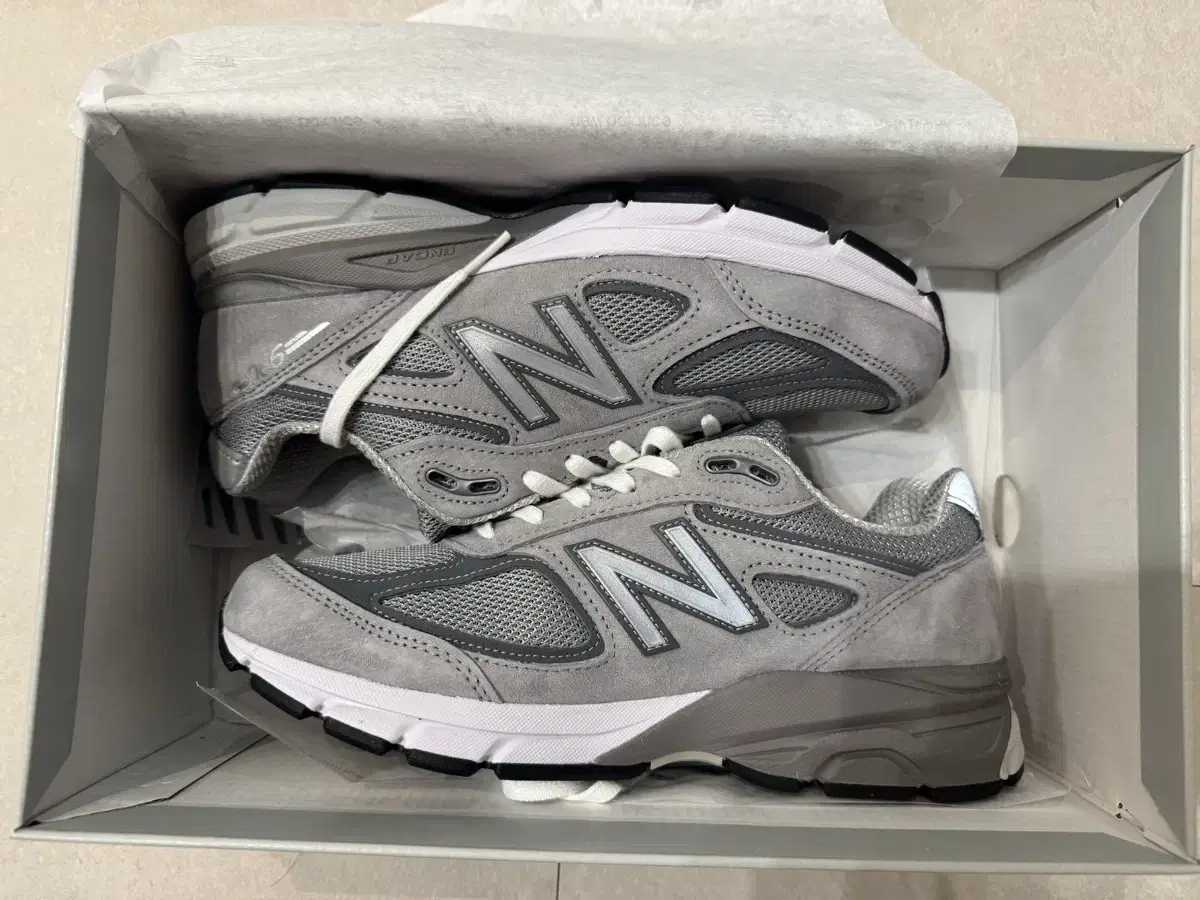 새제품 뉴발란스 990 v4 그레이 newbalance